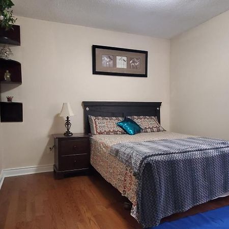 Beautiful House In Mississauga Apartment Екстериор снимка