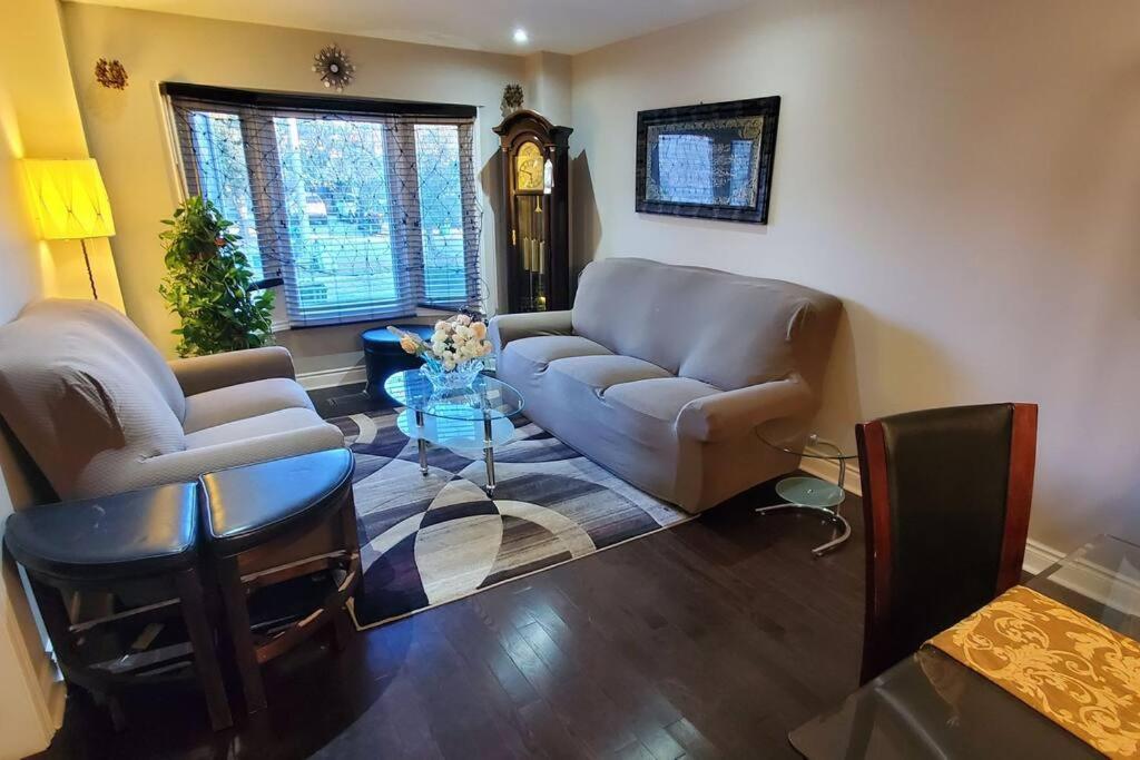 Beautiful House In Mississauga Apartment Екстериор снимка