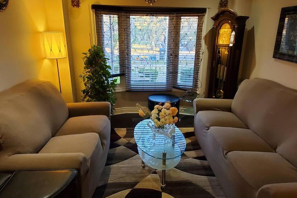 Beautiful House In Mississauga Apartment Екстериор снимка