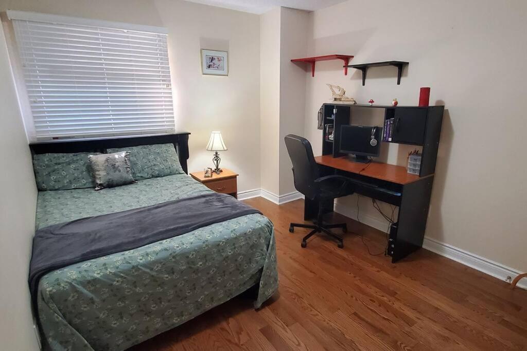 Beautiful House In Mississauga Apartment Екстериор снимка
