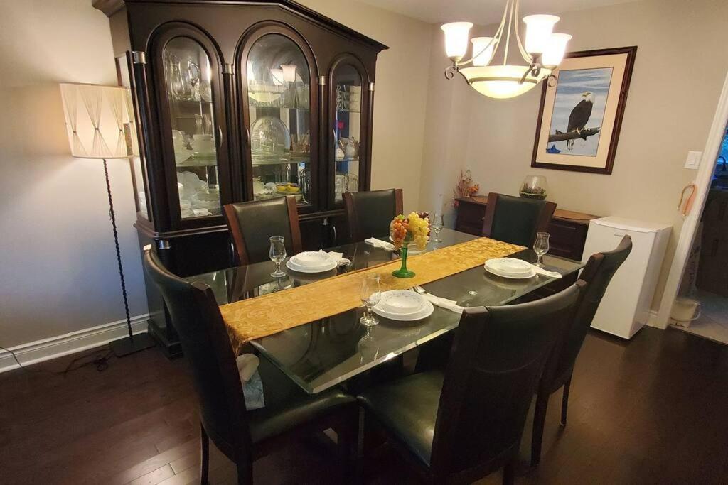 Beautiful House In Mississauga Apartment Екстериор снимка