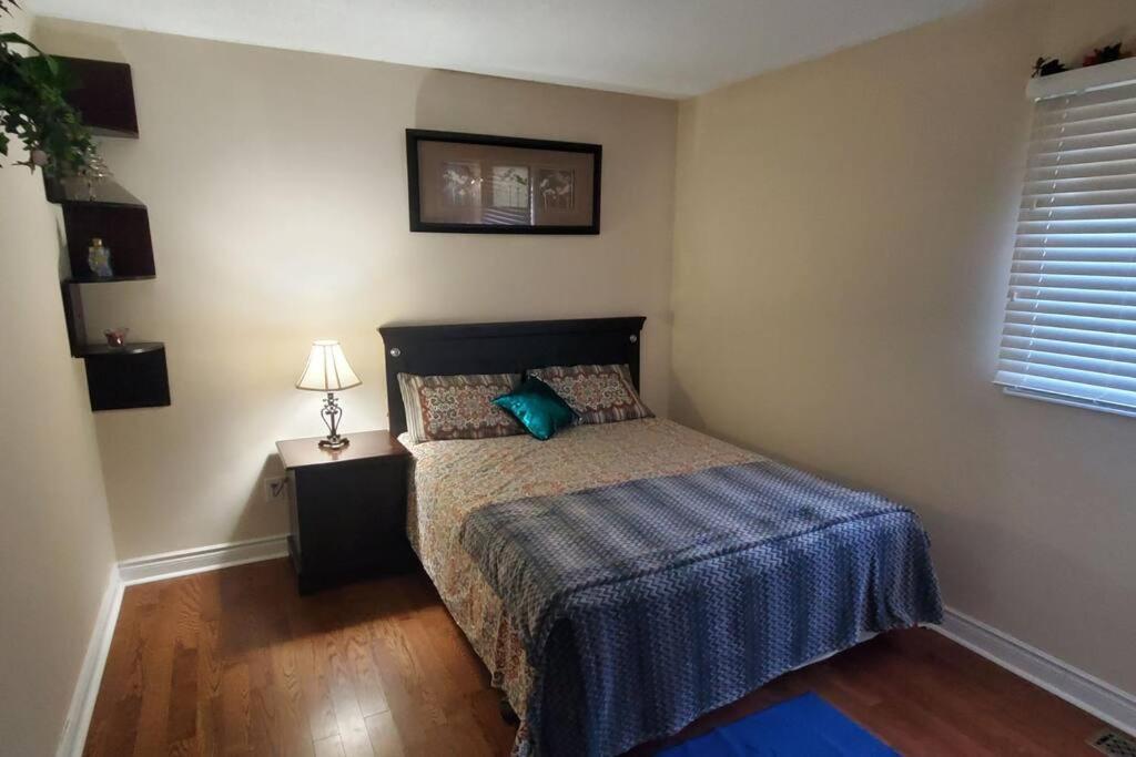 Beautiful House In Mississauga Apartment Екстериор снимка