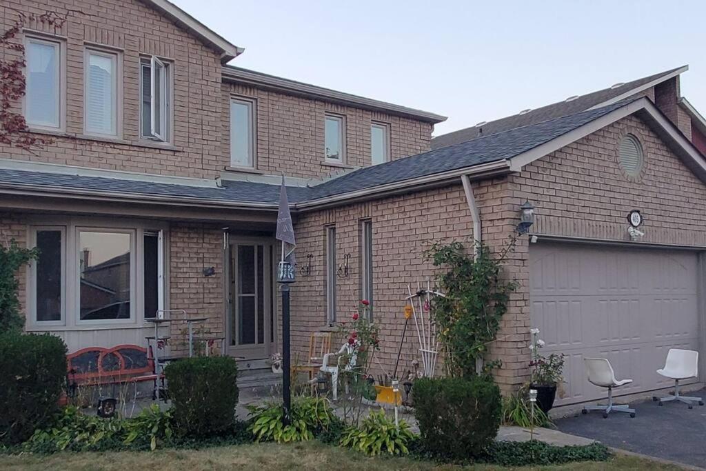 Beautiful House In Mississauga Apartment Екстериор снимка